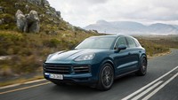 Berbeda dengan model sebelumnya, SUV Porsche Cayenne terbaru ini menawarkan perubahan yang berarti dengan konsep dan kontrol yang sanat terdigitalisasi, teknologi chassis baru, serta memiliki fitur teknologi tinggi yang inovatif. Foto: Pool (Porsche)