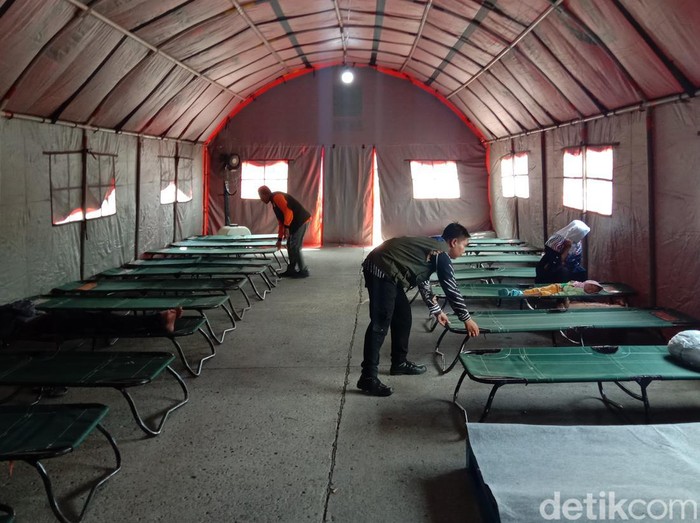 Posko mudik BPBD dan FRPB di depan Terminal Kabupaten Kudus, Selasa (18/4/2023).