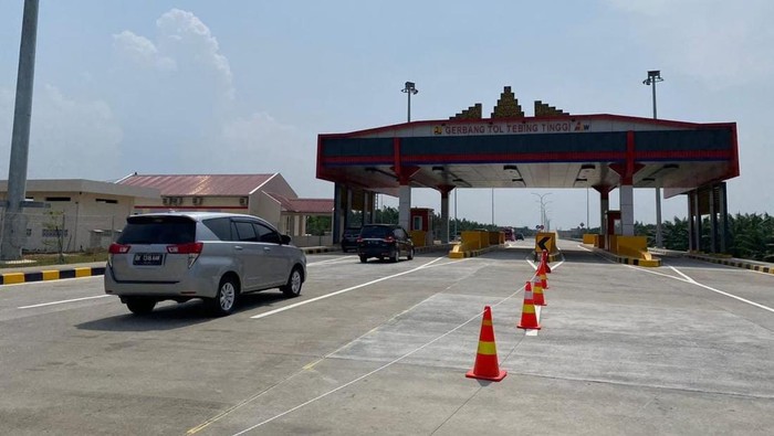 Potret gerbang tol Tebing Tinggi