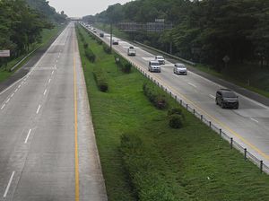 Penampakan Satu Arah di Tol Jelang Puncak Mudik Lebaran
