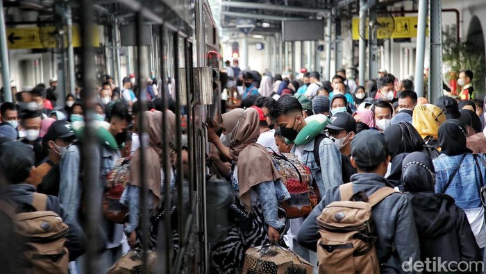 Sebanyak 784 orang mengikuti mudik Bersama PLN 2023. Mereka diberangkatkan dari Stasiun Senen dan Stasiun Gambir.