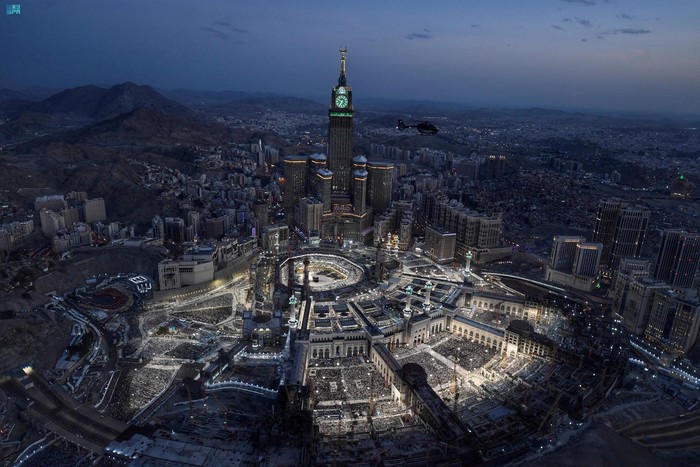 General view of the Grand Mosque during the holy month of Ramadan, in the holy city of Mecca, Saudi Arabia, April 16, 2023. Saudi Press Agency/Handout via REUTERS ATTENTION EDITORS - THIS PICTURE WAS PROVIDED BY A THIRD PARTY     TPX IMAGES OF THE DAY