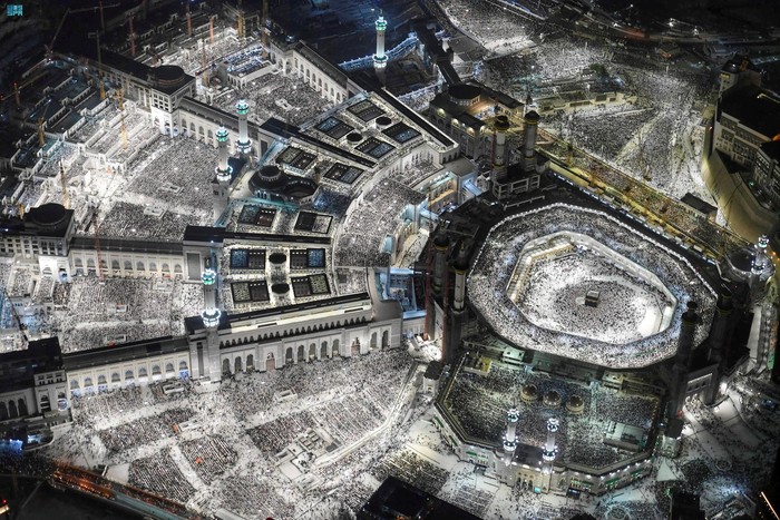 General view of the Grand Mosque during the holy month of Ramadan, in the holy city of Mecca, Saudi Arabia, April 16, 2023. Saudi Press Agency/Handout via REUTERS ATTENTION EDITORS - THIS PICTURE WAS PROVIDED BY A THIRD PARTY     TPX IMAGES OF THE DAY