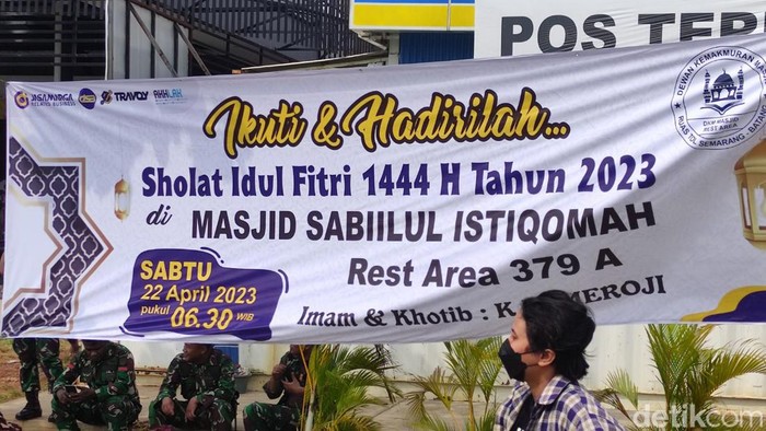 Rest Area 379 A masuk Kabupaten Batang akan menggelar Salat Idul Ftri 1444 Hijriyah hari Sabtu (22/4) mendatang. Hal itu untuk mengakomodir pemudik yang masih dalam perjalanan dan ingin Salat Id.