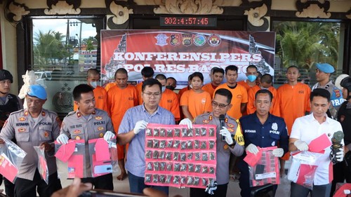Polres Badung merilis sejumlah pengungkapan kasus narkotika hingga curanmor, Selasa (18/4/2023).