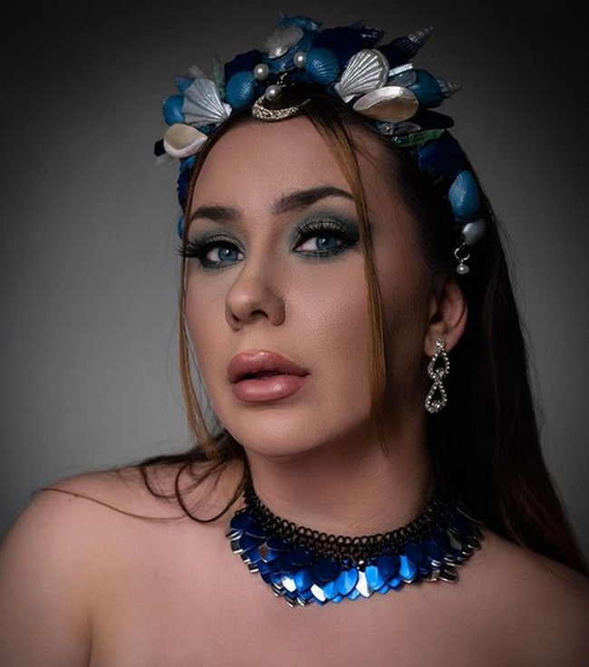 Romi selalu bermimpi menjadi guru SD sebelum dia mendapatkan masalah di sekolah. Romi mengaku bahwa apapun yang ia kenakan selalu dinilai salah oleh rekan kerjanya sesama guru. Foto: dok. Instagram/@romichaseforever