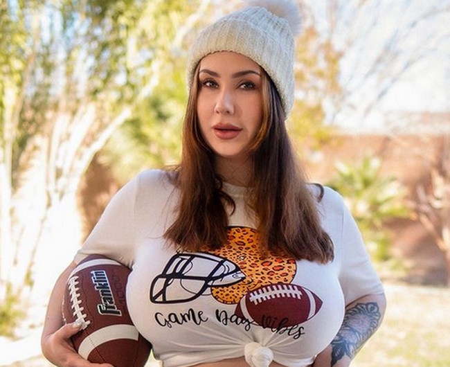 Wanita 30 tahun itu akhirnya banting profesi. Kini, Romi menjadi kreator di OnlyFans. Foto: dok. Instagram/@romichaseforever