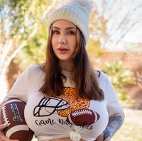 Wanita 30 tahun itu akhirnya banting profesi. Kini, Romi menjadi kreator di OnlyFans. Foto: dok. Instagram/@romichaseforever