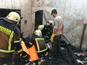 Rumah 2 Lantai Terbakar di Medan Amplas, 6 Orang Tewas!