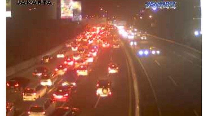 Screenshot CCTV tol arah Tomang via aplikasi Travoy pada Selasa (18/4/2023) pukul 23.40 WIB
