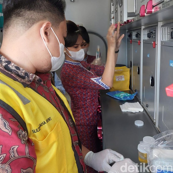 Sejumlah kru pesawat di Bandara Sultan Taha Jambi dilakukan tes urine.