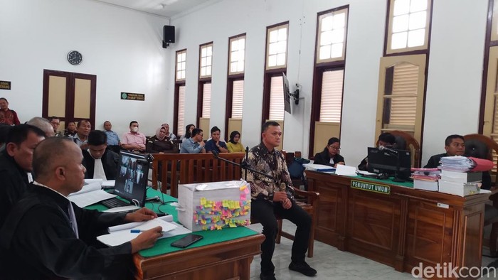 Sidang dengan terdakwa bos judi online Apin BK di PN Medan