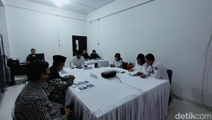 Sidang mediasi penyelesaian sengketa bacalon anggota DPD di kantor Bawaslu Sulsel.
