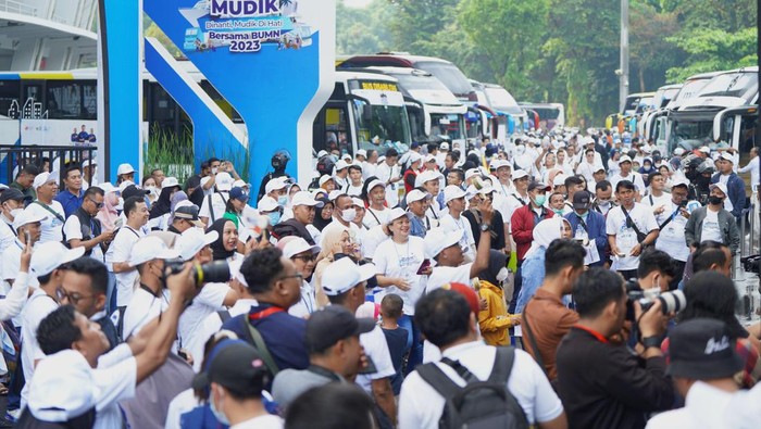 SIG Berangkatkan 600 Peserta Mudik ke Jawa Tengah dan Jawa TimurSIG Berangkatkan 600 Peserta Mudik ke Jawa Tengah dan Jawa Timur SIG Berangkatkan 600 Peserta Mudik ke Jawa Tengah dan Jawa Timur