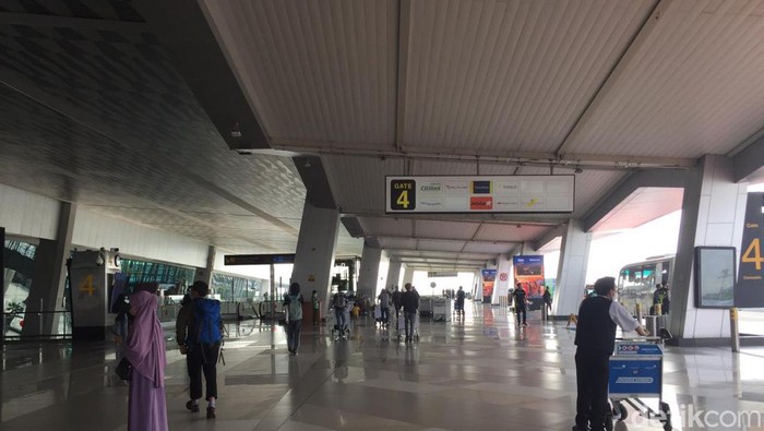 Suasana Bandara Soekarno-Hatta jelang mudik lebaran, Selasa (18/4/2023) pagi