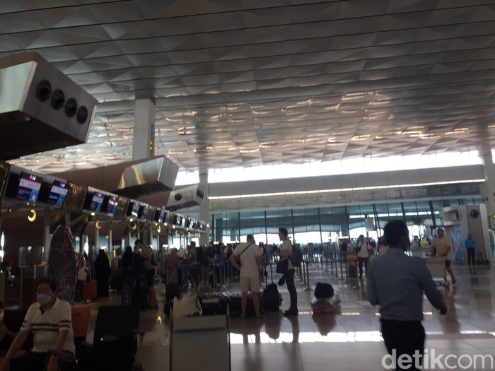 Suasana Bandara Soekarno-Hatta jelang mudik lebaran, Selasa (18/4/2023) pagi