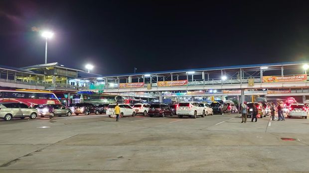 Suasana Pelabuhan Merak malam H-4 Lebaran (M Iqbal-detikcom)