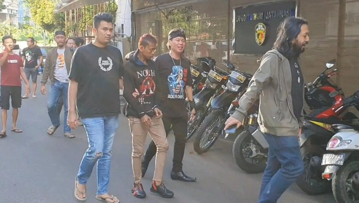 Tampang 2 ART Pembunuh Bos Penginapan Naima Bachmid yang ditangkap polisi