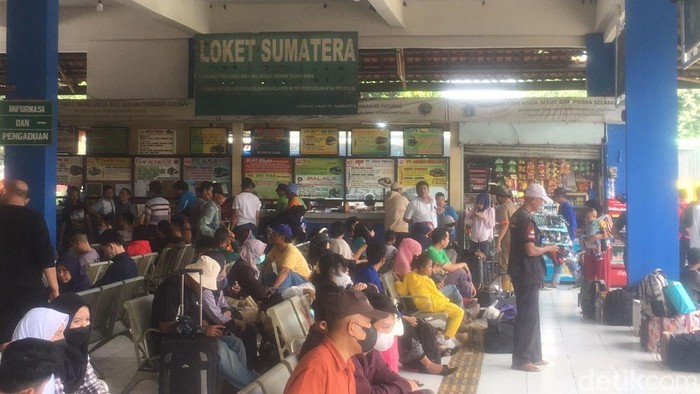 Terminal Kampung Rambutan. (Muhammad Fariz At Thariqi/detikcom)