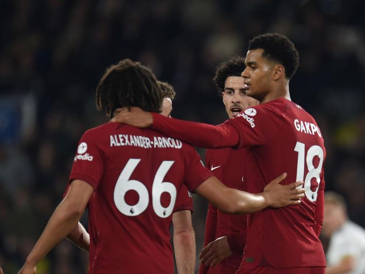 Foto Momen Kontroversial yang Awali Pesta Gol Liverpool Lawan Leeds