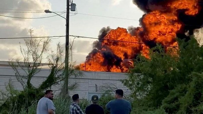 Flames and smoke rise from the site of an accident involving a fuel tank trailer in Brownsville, Texas, U.S., April 17, 2023 in this picture obtained from social media.  Victor Ponce/via REUTERS  THIS IMAGE HAS BEEN SUPPLIED BY A THIRD PARTY. MANDATORY CREDIT. NO RESALES. NO ARCHIVES.