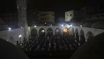 Umat Muslim Palestina Berburu Berkah Lailatulqadar di Masjid Kota Gaza