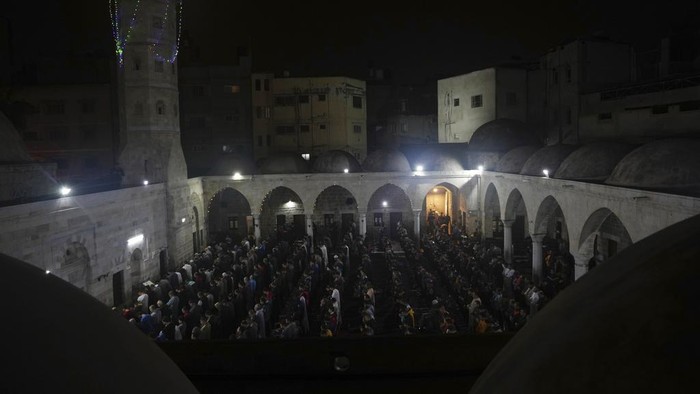 Palestinian Muslim worshippers pray during Laylat al-Qadr, also known as the Night of Destiny, at al Sayed Hashim mosque in Gaza City, early Tuesday, April 18, 2023. Laylat al-Qadr is marked on the 27th day of the holy fasting month of Ramadan and is commemorated as the night Prophet Muhammad received the first revelation of the Quran. Muslims traditionally spend the night in prayer and devotion. (AP Photo/Adel Hana)