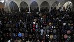 Umat Muslim Palestina Berburu Berkah Lailatulqadar di Masjid Kota Gaza