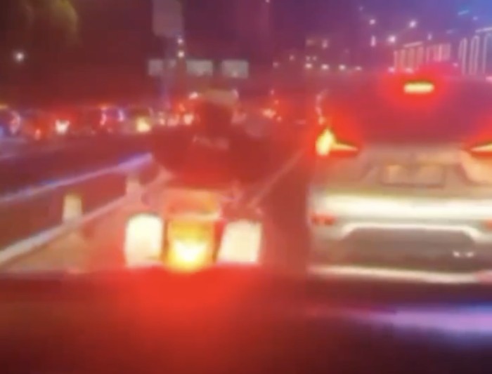 Viral pemobil teriak minggir woy saat dikawal