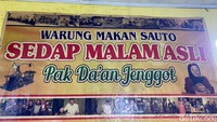 Tempat legendaris untuk menikmati sauto Tegal adalah Warung Makan Sauto Sedap Malam Pak Daan Jenggot. Resep sauto di sini dijajakan sejak 1970an.