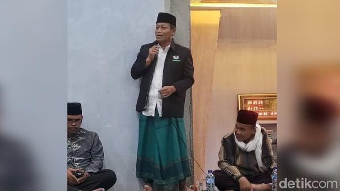 Wali Kota Tanjungbalai Waris Thalib saat menyampaikan kata sambutan di Masjid Menara Lima.