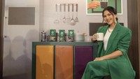 Di Instagramnya sendiri Jessica sering membagikan momen kulinerannya yang seru. Seperti dirinya ketika dijadikan narasumber di brand kopi ternama. Foto: Instagram @jscmila