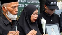Selain tabur bunga, digelar juga doa bersama. (Foto: Iqbal/detikcom)