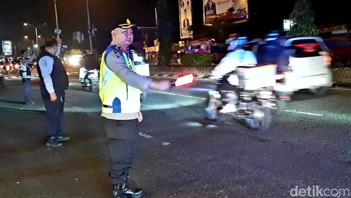 Arus mudik di Karawang, Rabu (19/4/2023) dini hari.