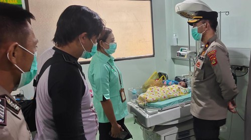 Bayi baru lahir yang ditemukan di semak-semak dirawat di RSUP Prof Ngoerah Denpasar, Rabu (19/4/2023).