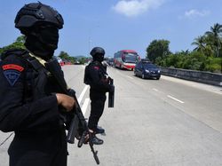 Brimob Bersenjata Amankan Arus Mudik di Lampung
