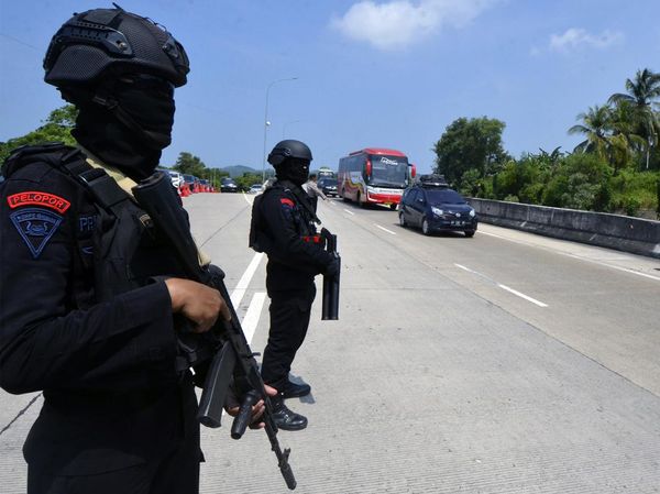 Brimob Bersenjata Amankan Arus Mudik di Lampung
