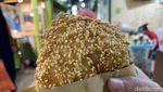 Ini Dia Cakue dan Kue Bantal Paling Laris di Pasar Atom Surabaya