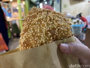 Ini Dia Cakue dan Kue Bantal Paling Laris di Pasar Atom Surabaya