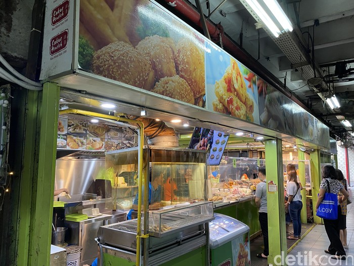 Cakue Peneleh Cakue Peneleh, gerai jajanan paling terkenal di Pasar Atom Surabaya