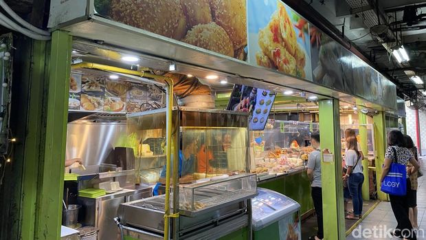 Cakue Peneleh Cakue Peneleh, gerai jajanan paling terkenal di Pasar Atom Surabaya