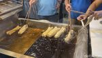 Ini Dia Cakue dan Kue Bantal Paling Laris di Pasar Atom Surabaya