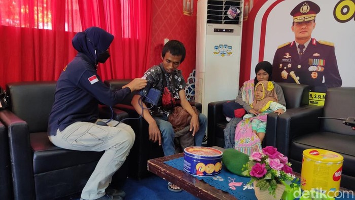 Cek kesehatan gratis di Pos Mudik Terminal Kudus, Rabu (19/4/2023).