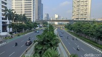 Jakarta mulai ditinggalkan warganya yang mudik Lebaran. Pada Selasa (18/4) kemarin, dilaporkan ada 100 ribu kendaraan yang sudah keluar Jakarta. (Wildan N/detikcom)