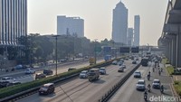 Lalu lintas di Tol Dalam Kota juga terpantau lancar jaya (Wildan N/detikcom)