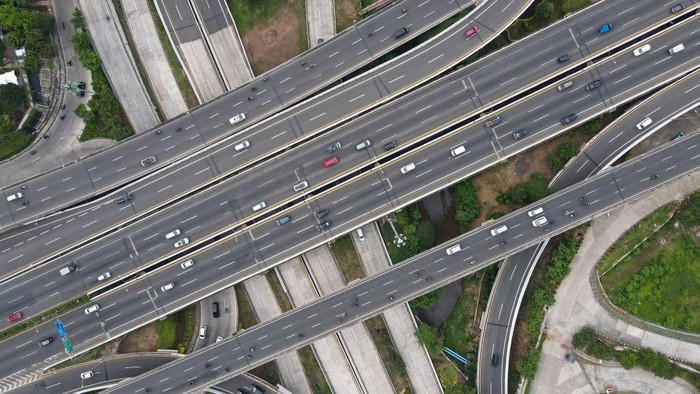 This aerial picture shows motorists commuting on usually busy roads in Jakarta on April 19, 2023, as people travel home to celebrate Eid al-Fitr which marks the end of the holy month of Ramadan. (Photo by BAY ISMOYO / AFP) (Photo by BAY ISMOYO/AFP via Getty Images)