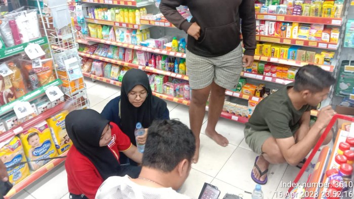 Dua karyawati minimarket di Ketapang, Kalbar dirampok dan disekap oleh dua pria bersajam.