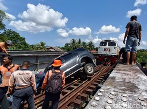 7 Fakta Fortuner Angkut Pemudik Nyelonong ke Rel KA Sumpiuh Banyumas