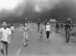 Deretan Foto Menggemparkan Dunia, Ada dari Indonesia