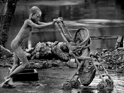 Deretan Foto Menggemparkan Dunia, Ada dari Indonesia